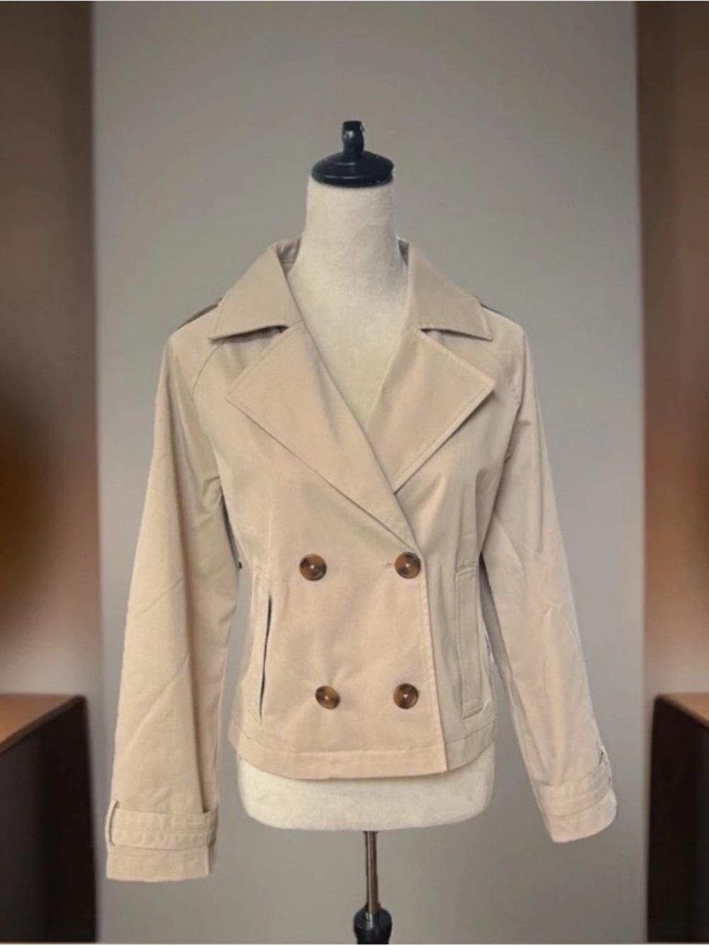 Women’s Double-Breasted cropped Beige trenchcoat Jacket